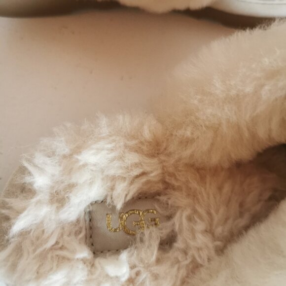 Kid's Ugg Slippers - Gold leather- Size 1 - Picture 7 of 9